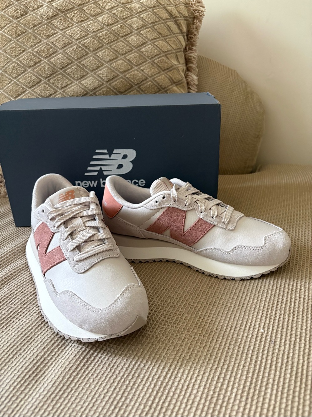 New Balance 237 Women’s Retro Sneakers in Cream and Pink
